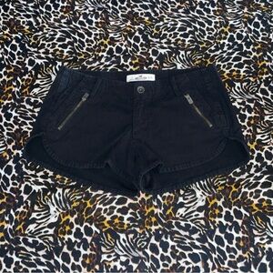 Hollister Zipper Detailed Black Shorts
